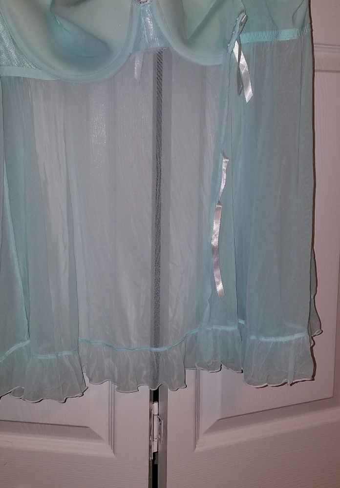 Lingerie - Picture 2 of 3